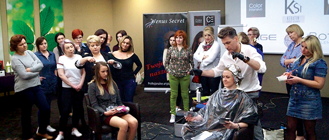 28 kwietnia 2019 roku w pięknym Lublinie odbyło się szkolenie, które zainaugurowało cykl spotkań z fryzjerami z całego kraju. Szkolenia mają na celu zaprezentowanie profesjonalnych kosmetyków do włosów belgijskiej firmy Carin Haircosmetics która jest obecna na Polskim rynku nieprzerwanie od 27 lat.