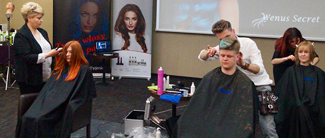 28 kwietnia 2019 roku w pięknym Lublinie odbyło się szkolenie, które zainaugurowało cykl spotkań z fryzjerami z całego kraju. Szkolenia mają na celu zaprezentowanie profesjonalnych kosmetyków do włosów belgijskiej firmy Carin Haircosmetics która jest obecna na Polskim rynku nieprzerwanie od 27 lat.