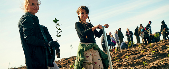 15 września odbył się finał czwartej edycji kampanii Dzień Zrównoważonego Piękna marki Davines. Pracownicy firmy, wspólnymi siłami ze współpracującymi z marką fryzjerami, zasadzili 4 000 drzew w Borach Tucholskich. Partnerem akcji był Klub Gaja organizator programu Święto Drzewa.