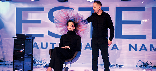 Cezary Rosiński stoi na czele Działu Szkoleń ESTEL Polska. Jest twórcą licznych, autorskich szkoleń dla międzynarodowego grona fryzjerów, a spektakularne techniki Art Hat i Air Hair jego autorstwa, podbiły serca publiczności pokazów w kraju i za granicą. 