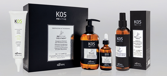 Seria kosmetyków z linii KO5 REVITAGE COMPLEX stymuluje komórki macierzyste zawarte w cebulce włosa to wyselekcjonowane wsparcie dla osłabionych i wypadających włosów. Pozbawiona DEA, siarczanów, parabenów, silikonu, soli oraz glutenu.