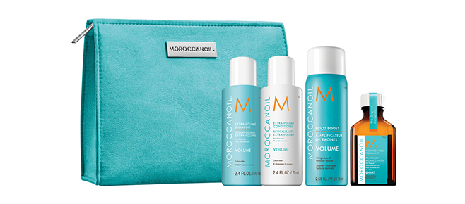 Wynieś swoje włosy na nowy poziom z zestawem Moroccanoil Cel: Objętość. Ten zestawy podróżny zawiera Zwiększający Objętość Szampon i Odżywkę dla delikatnego oczyszczenia i odżywienia, Wzmocnienie Nasady Włosów, które nada objętość u nasady oraz Kurację Moroccanoil Light, która pozostawi włosy jedwabiste i lśniące.